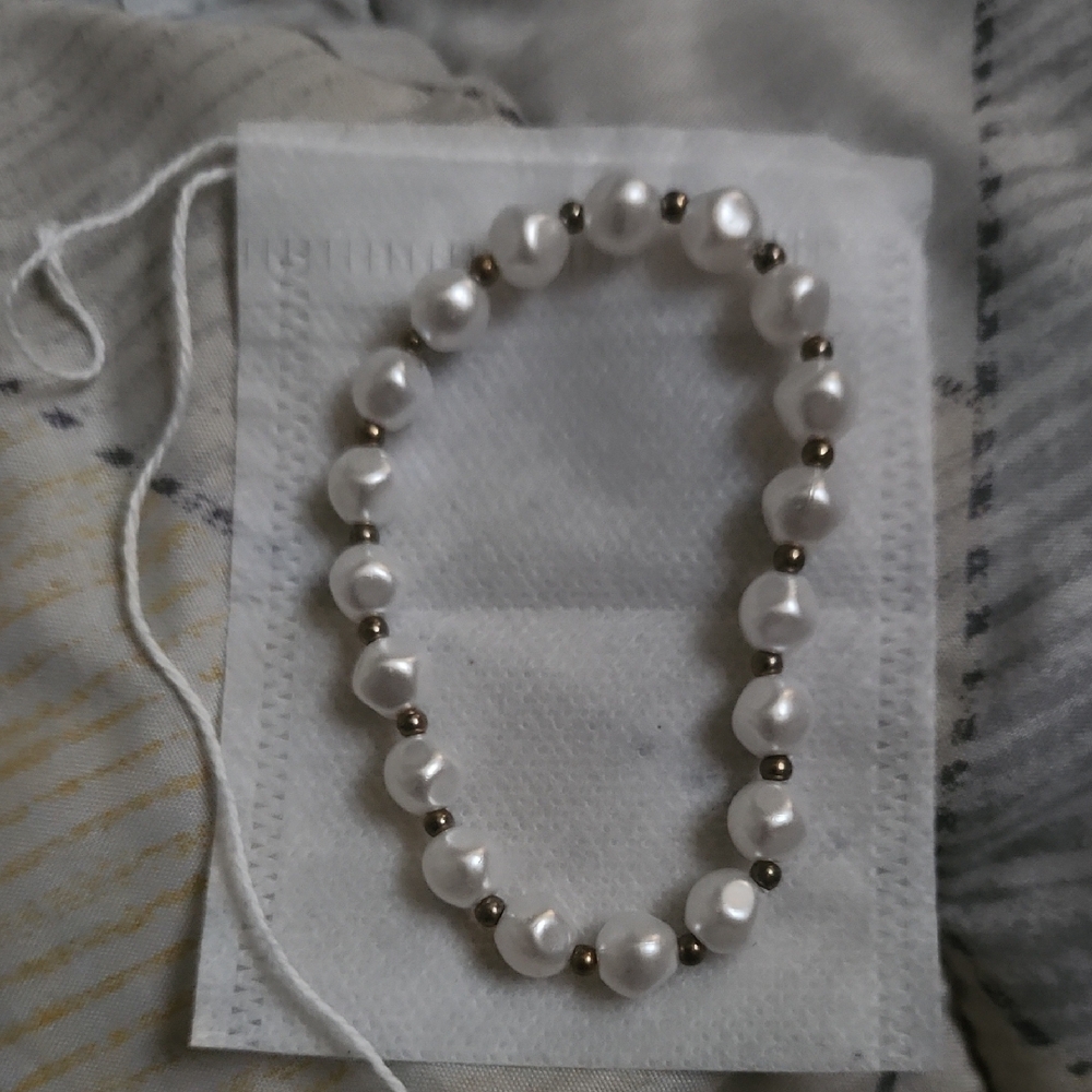 Dina Be Gold and White Pearl Bracelet